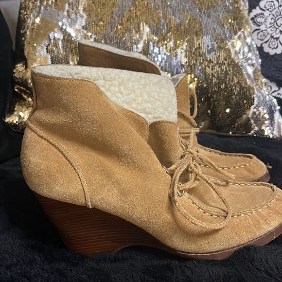 Mk michael kors tan suede sherpa lined wendi wedges/booties/ wedge boot lace up - Picture 1 of 10